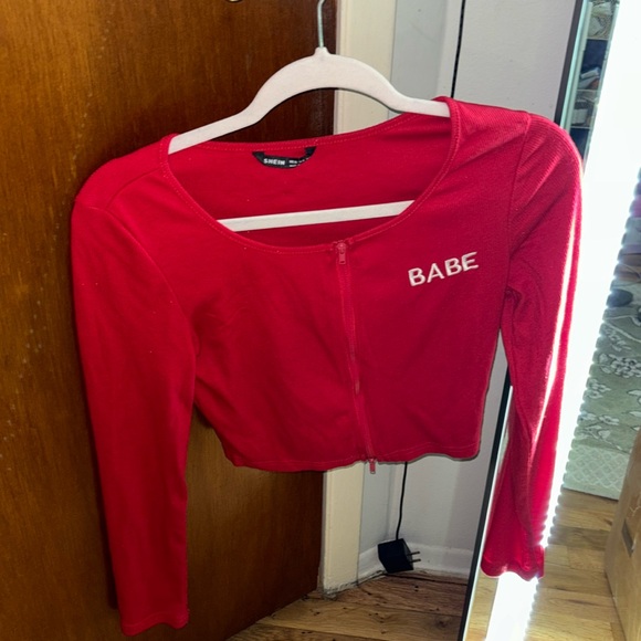 Worn once it’s a size XS from SHEIN its nice zip up crop top - Picture 1 of 3